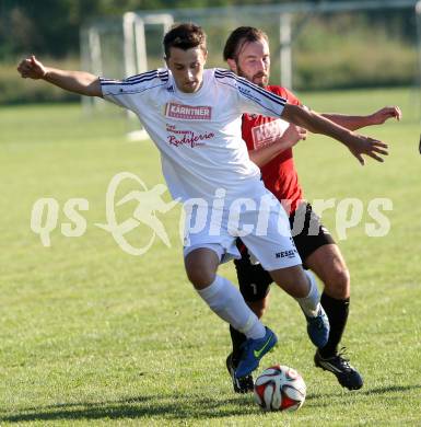 Fussball. Kaerntner Liga. Maria Saal gegen Gmuend. Roland Krenn (Maria Saal), Nico Moser (Gmuend). Maria Saal, 29.8.2015.
Foto: Kuess
---
pressefotos, pressefotografie, kuess, qs, qspictures, sport, bild, bilder, bilddatenbank