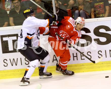 Eishockey Champions Hockey League. KAC gegen HC Kosice. Manuel Ganahl, (KAC),  Juraj Cebak (HC Kosice). Klagenfurt, am 30.8.2015.
Foto: Kuess
---
pressefotos, pressefotografie, kuess, qs, qspictures, sport, bild, bilder, bilddatenbank