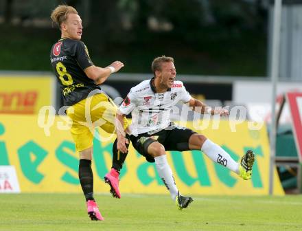 Fussball tipico Bundesliga. RZ Pellets WAC gegen Cashpoint SCR Altach. Peter Tschernegg, (WAC), Dominik Hofbauer  (Altach). Wolfsberg, am 30.8.2015.
Foto: Kuess
---
pressefotos, pressefotografie, kuess, qs, qspictures, sport, bild, bilder, bilddatenbank