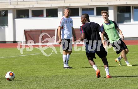 Fussball Bundesliga. Training WAC. Trainer Dietmar Kuehbauer, Issiaka Ouedraogo. Wolfsberg, am 29.8.2015.
Foto: Kuess
---
pressefotos, pressefotografie, kuess, qs, qspictures, sport, bild, bilder, bilddatenbank