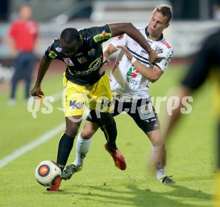 Fussball tipico Bundesliga. RZ Pellets WAC gegen Cashpoint SCR Altach. Peter Tschernegg, (WAC), Ngwat Mahop Louis Clement (Altach). Wolfsberg, am 30.8.2015.
Foto: Kuess
---
pressefotos, pressefotografie, kuess, qs, qspictures, sport, bild, bilder, bilddatenbank