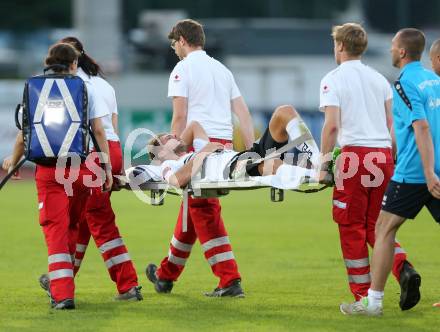 Fussball tipico Bundesliga. RZ Pellets WAC gegen Cashpoint SCR Altach. Boris Huettenbrenner, verletzt (WAC). Wolfsberg, am 30.8.2015.
Foto: Kuess
---
pressefotos, pressefotografie, kuess, qs, qspictures, sport, bild, bilder, bilddatenbank