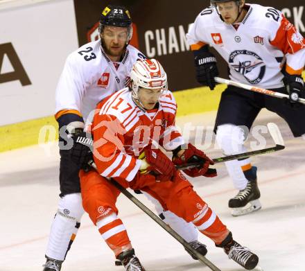 Eishockey Champions Hockey League. KAC gegen HC Kosice. Manuel Ganahl,  (KAC), Matej Cesik (HC Kosice). Klagenfurt, am 30.8.2015.
Foto: Kuess
---
pressefotos, pressefotografie, kuess, qs, qspictures, sport, bild, bilder, bilddatenbank