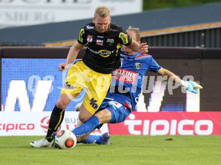 Fussball tipico Bundesliga. RZ Pellets WAC gegen Cashpoint SCR Altach. Alexander Kofler,  (WAC), Martin Harrer (Altach). Wolfsberg, am 30.8.2015.
Foto: Kuess
---
pressefotos, pressefotografie, kuess, qs, qspictures, sport, bild, bilder, bilddatenbank