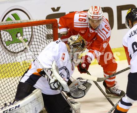 Eishockey Champions Hockey League. KAC gegen HC Kosice. Patrick Harand, (KAC), Dominik Riecicky  (HC Kosice). Klagenfurt, am 30.8.2015.
Foto: Kuess
---
pressefotos, pressefotografie, kuess, qs, qspictures, sport, bild, bilder, bilddatenbank