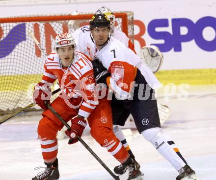 Eishockey Champions Hockey League. KAC gegen HC Kosice. Manuel Ganahl, (KAC), Martin Strbak  (HC Kosice). Klagenfurt, am 30.8.2015.
Foto: Kuess
---
pressefotos, pressefotografie, kuess, qs, qspictures, sport, bild, bilder, bilddatenbank