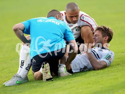 Fussball tipico Bundesliga. RZ Pellets WAC gegen Cashpoint SCR Altach. Boris Huettenbrenner, verletzt (WAC). Wolfsberg, am 30.8.2015.
Foto: Kuess
---
pressefotos, pressefotografie, kuess, qs, qspictures, sport, bild, bilder, bilddatenbank