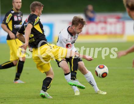 Fussball tipico Bundesliga. RZ Pellets WAC gegen Cashpoint SCR Altach. Marc Andre Schmerboeck,  (WAC), Alexander Poellhuber (Altach). Wolfsberg, am 30.8.2015.
Foto: Kuess
---
pressefotos, pressefotografie, kuess, qs, qspictures, sport, bild, bilder, bilddatenbank