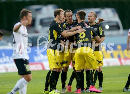 Fussball tipico Bundesliga. RZ Pellets WAC gegen Cashpoint SCR Altach. Torjubel  (Altach). Wolfsberg, am 30.8.2015.
Foto: Kuess
---
pressefotos, pressefotografie, kuess, qs, qspictures, sport, bild, bilder, bilddatenbank