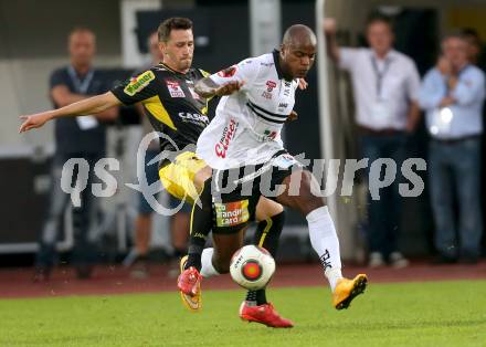 Fussball tipico Bundesliga. RZ Pellets WAC gegen Cashpoint SCR Altach. De Oliveira Silvio Carlos, (WAC),  Felix Roth  (Altach). Wolfsberg, am 30.8.2015.
Foto: Kuess
---
pressefotos, pressefotografie, kuess, qs, qspictures, sport, bild, bilder, bilddatenbank