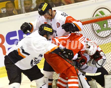 Eishockey Champions Hockey League. KAC gegen HC Kosice. Thomas Poeck, (KAC), Radek Phillipp, Matej Cesik  (HC Kosice). Klagenfurt, am 30.8.2015.
Foto: Kuess
---
pressefotos, pressefotografie, kuess, qs, qspictures, sport, bild, bilder, bilddatenbank