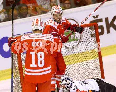 Eishockey Champions Hockey League. KAC gegen HC Kosice.  Torjubel Kevin Kapstadt, Thomas Koch (KAC). Klagenfurt, am 30.8.2015.
Foto: Kuess
---
pressefotos, pressefotografie, kuess, qs, qspictures, sport, bild, bilder, bilddatenbank