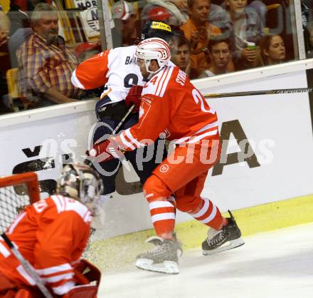 Eishockey Champions Hockey League. KAC gegen HC Kosice. Steven Strong,  (KAC), Marek Bartanus (HC Kosice). Klagenfurt, am 30.8.2015.
Foto: Kuess
---
pressefotos, pressefotografie, kuess, qs, qspictures, sport, bild, bilder, bilddatenbank