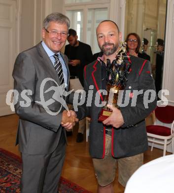 EBEL Eishockey Bundesliga. Wahl zum Eishockeysuperstar 2015.  Peter Kaiser, Gerhard Unterluggauer (VSV). Klagenfurt, 10.9.2015. 
Foto: Kuess
---
pressefotos, pressefotografie, kuess, qs, qspictures, sport, bild, bilder, bilddatenbank