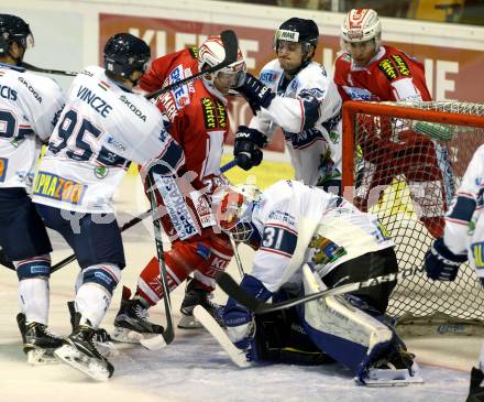 EBEL. Eishockey Bundesliga. KAC gegen Fehervar AV 19. Jamie Lundmark, (KAC), Peter Vicze, Miklos Rajna  (Alba Volan). Klagenfurt, am 11.9.2015.
Foto: Kuess

---
pressefotos, pressefotografie, kuess, qs, qspictures, sport, bild, bilder, bilddatenbank