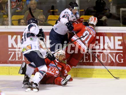 EBEL. Eishockey Bundesliga. KAC gegen Fehervar AV 19. Thomas Koch, Oliver Setzinger, (KAC), Daniel Koger, Andras Benk (Alba Volan). Klagenfurt, am 11.9.2015.
Foto: Kuess

---
pressefotos, pressefotografie, kuess, qs, qspictures, sport, bild, bilder, bilddatenbank