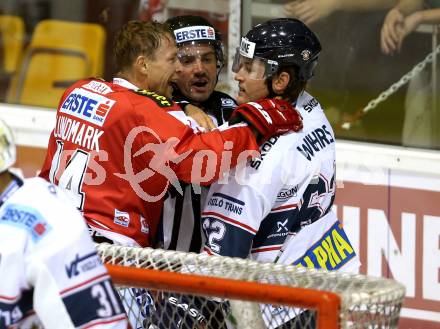 EBEL. Eishockey Bundesliga. KAC gegen Fehervar AV 19. Jamie Lundmark,  (KAC), Kevin Wehrs (Alba Volan). Klagenfurt, am 11.9.2015.
Foto: Kuess

---
pressefotos, pressefotografie, kuess, qs, qspictures, sport, bild, bilder, bilddatenbank