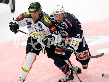 EBEL. Eishockey Bundesliga. EC VSV gegen Dornbirner Eishockey Club.  Patrick Platzer,  (VSV), Kyle Greentree (Dornbirn). Villach, am 12.9.2015.
Foto: Kuess 


---
pressefotos, pressefotografie, kuess, qs, qspictures, sport, bild, bilder, bilddatenbank