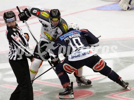 EBEL. Eishockey Bundesliga. EC VSV gegen Dornbirner Eishockey Club.  Brock McBride, (VSV), Marek Zagrapan (Dornbirn). Villach, am 12.9.2015.
Foto: Kuess 


---
pressefotos, pressefotografie, kuess, qs, qspictures, sport, bild, bilder, bilddatenbank