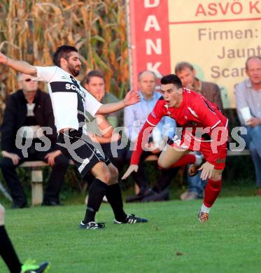 Fussball Kaerntner Liga. Kuehnsdorf gegen SAK. Mario Simon, (Kuehnsdorf),  Tadej Zagar Knez  (SAK). Kuehnsdorf, am 12.9.2015.
Foto: Kuess
---
pressefotos, pressefotografie, kuess, qs, qspictures, sport, bild, bilder, bilddatenbank