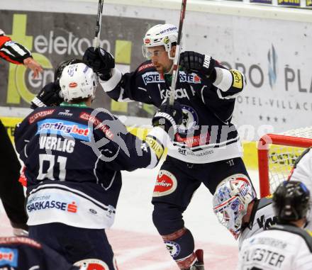 EBEL. Eishockey Bundesliga. EC VSV gegen Dornbirner Eishockey Club.  Torjubel Eric Hunter, Miha Verlic (VSV). Villach, am 12.9.2015.
Foto: Kuess 


---
pressefotos, pressefotografie, kuess, qs, qspictures, sport, bild, bilder, bilddatenbank