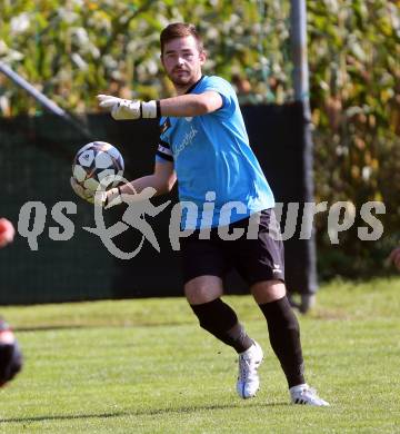 Fussball 1. KLasse D. Rueckersdorf gegen Klopeinersee. Manuel Omelko  (Rueckersdorf). Rueckersdorf, am 12.9.2015.
Foto: Kuess
---
pressefotos, pressefotografie, kuess, qs, qspictures, sport, bild, bilder, bilddatenbank