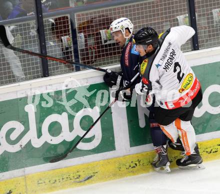 EBEL. Eishockey Bundesliga. EC VSV gegen Dornbirner Eishockey Club.  Rick Schofield,  (VSV), Olivier Magnan (Dornbirn). Villach, am 12.9.2015.
Foto: Kuess 


---
pressefotos, pressefotografie, kuess, qs, qspictures, sport, bild, bilder, bilddatenbank