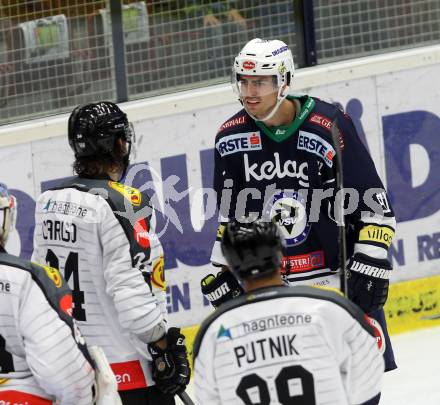 EBEL. Eishockey Bundesliga. EC VSV gegen Dornbirner Eishockey Club.  Miha Verlic, (VSV),  Michael Caruso (Dornbirn). Villach, am 12.9.2015.
Foto: Kuess 


---
pressefotos, pressefotografie, kuess, qs, qspictures, sport, bild, bilder, bilddatenbank