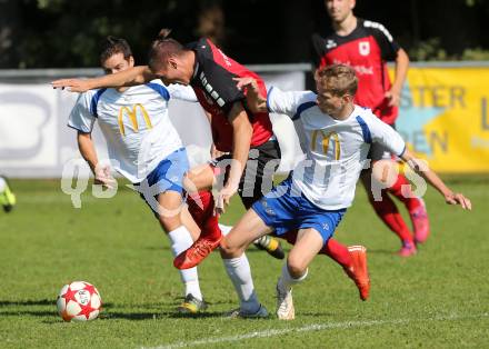 Fussball 1. KLasse D. Rueckersdorf gegen Klopeinersee. Klemen Ofic,  (Rueckersdorf), Roman Peculic, Markus Sapetschnig (Klopeinersee). Rueckersdorf, am 12.9.2015.
Foto: Kuess
---
pressefotos, pressefotografie, kuess, qs, qspictures, sport, bild, bilder, bilddatenbank