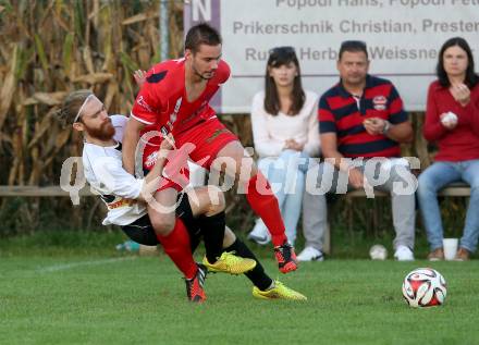 Fussball Kaerntner Liga. Kuehnsdorf gegen SAK. Helmut Schwab, (Kuehnsdorf), Patrick Lausegger  (SAK). Kuehnsdorf, am 12.9.2015.
Foto: Kuess
---
pressefotos, pressefotografie, kuess, qs, qspictures, sport, bild, bilder, bilddatenbank