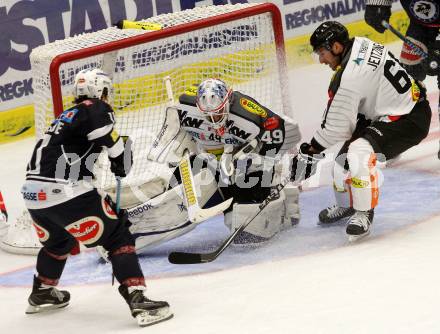 EBEL. Eishockey Bundesliga. EC VSV gegen Dornbirner Eishockey Club.  Brock McBride,  (VSV), Florian Hardy, Alexander Jeitzinger (Dornbirn). Villach, am 12.9.2015.
Foto: Kuess 


---
pressefotos, pressefotografie, kuess, qs, qspictures, sport, bild, bilder, bilddatenbank