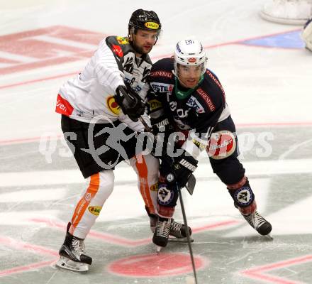 EBEL. Eishockey Bundesliga. EC VSV gegen Dornbirner Eishockey Club.  Brock McBride,  (VSV), Marek Zagrapan (Dornbirn). Villach, am 12.9.2015.
Foto: Kuess 


---
pressefotos, pressefotografie, kuess, qs, qspictures, sport, bild, bilder, bilddatenbank