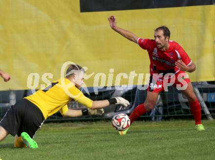 Fussball Kaerntner Liga. Kuehnsdorf gegen SAK. Markus Glaenzer,  (Kuehnsdorf), Marjan Kropiunik (SAK). Kuehnsdorf, am 12.9.2015.
Foto: Kuess
---
pressefotos, pressefotografie, kuess, qs, qspictures, sport, bild, bilder, bilddatenbank