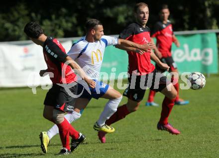 Fussball 1. KLasse D. Rueckersdorf gegen Klopeinersee. Thomas Hafner, Matthias Woschitz, (Rueckersdorf),  Mikheili Nadirashvili (Klopeinersee). Rueckersdorf, am 12.9.2015.
Foto: Kuess
---
pressefotos, pressefotografie, kuess, qs, qspictures, sport, bild, bilder, bilddatenbank