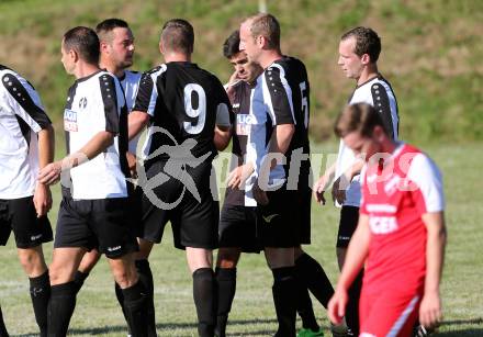 Fussball 2. Klasse E. SG HSV Haimburg/Diex gegen St. Andrae/Lav. 1b. Torjubel Haimburg/Diex. Diex, am 12.9.2015.
Foto: Kuess
---
pressefotos, pressefotografie, kuess, qs, qspictures, sport, bild, bilder, bilddatenbank