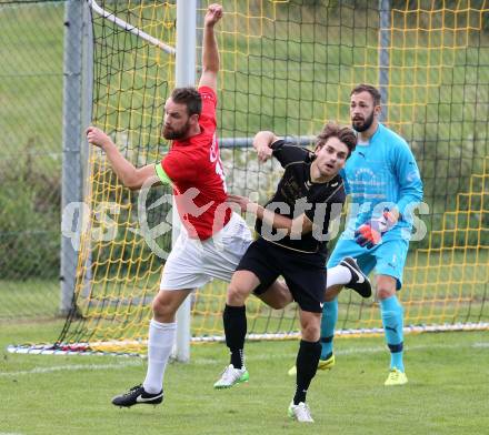 Fussball Kaerntner Liga. Koettmannsdorf gegen Gmuend. Jakob Orgonyi(Koettmannsdorf), Udo Gasser, Christoph Pirker (Gmuend). Koettmannsdorf, am 13.9.2015.
Foto: Kuess
---
pressefotos, pressefotografie, kuess, qs, qspictures, sport, bild, bilder, bilddatenbank