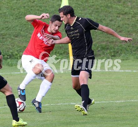 Fussball Kaerntner Liga. Koettmannsdorf gegen Gmuend. Christoph Pibal(Koettmannsdorf), Marco Moser (Gmuend). Koettmannsdorf, am 13.9.2015.
Foto: Kuess
---
pressefotos, pressefotografie, kuess, qs, qspictures, sport, bild, bilder, bilddatenbank