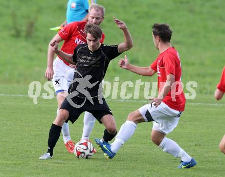 Fussball Kaerntner Liga. Koettmannsdorf gegen Gmuend. Jakob Orgonyi(Koettmannsdorf), Markus Burgstaller, Nico Moser (Gmuend). Koettmannsdorf, am 13.9.2015.
Foto: Kuess
---
pressefotos, pressefotografie, kuess, qs, qspictures, sport, bild, bilder, bilddatenbank