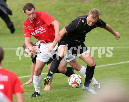 Fussball Kaerntner Liga. Koettmannsdorf gegen Gmuend. Aner Mandzic (Koettmannsdorf), Kevin Krammer (Gmuend). Koettmannsdorf, am 13.9.2015.
Foto: Kuess
---
pressefotos, pressefotografie, kuess, qs, qspictures, sport, bild, bilder, bilddatenbank