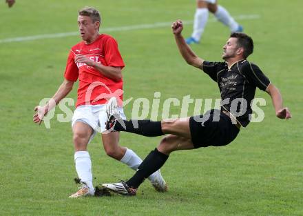 Fussball Kaerntner Liga. Koettmannsdorf gegen Gmuend. Daniel Globotschnig (Koettmannsdorf), Thomas Klingbacher (Gmuend). Koettmannsdorf, am 13.9.2015.
Foto: Kuess
---
pressefotos, pressefotografie, kuess, qs, qspictures, sport, bild, bilder, bilddatenbank