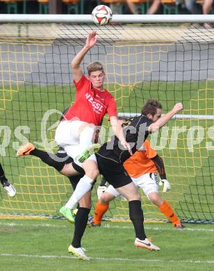 Fussball Kaerntner Liga. Koettmannsdorf gegen Gmuend. Christoph Hubert Habith (Koettmannsdorf), Domenik Steiner (Gmuend). Koettmannsdorf, am 13.9.2015.
Foto: Kuess
---
pressefotos, pressefotografie, kuess, qs, qspictures, sport, bild, bilder, bilddatenbank