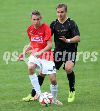 Fussball Kaerntner Liga. Koettmannsdorf gegen Gmuend. Peter Pucker (Koettmannsdorf), Thomas Klingbacher (Gmuend). Koettmannsdorf, am 13.9.2015.
Foto: Kuess
---
pressefotos, pressefotografie, kuess, qs, qspictures, sport, bild, bilder, bilddatenbank