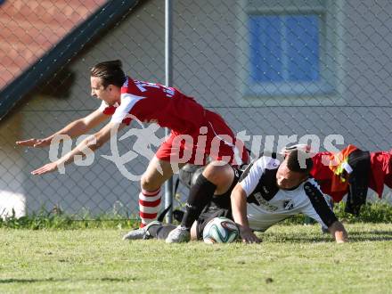 Fussball 2. Klasse E. SG HSV Haimburg/Diex gegen St. Andrae/Lav. 1b. Florian Fandl,  (Haimburg/Diex), Andreas Haberhofer (St. Andrae/Lav.). Diex, am 12.9.2015.
Foto: Kuess
---
pressefotos, pressefotografie, kuess, qs, qspictures, sport, bild, bilder, bilddatenbank