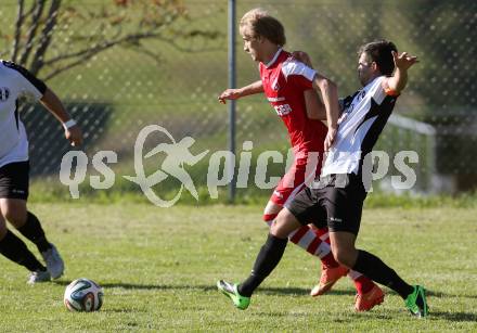 Fussball 2. Klasse E. SG HSV Haimburg/Diex gegen St. Andrae/Lav. 1b. Hannes Franz Sauerschnig,  (Haimburg/Diex), Christoph Joham (St. Andrae/Lav.). Diex, am 12.9.2015.
Foto: Kuess
---
pressefotos, pressefotografie, kuess, qs, qspictures, sport, bild, bilder, bilddatenbank