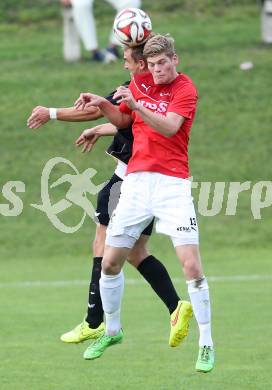 Fussball Kaerntner Liga. Koettmannsdorf gegen Gmuend. Peter Pucker (Koettmannsdorf), Domenik Steiner (Gmuend). Koettmannsdorf, am 13.9.2015.
Foto: Kuess
---
pressefotos, pressefotografie, kuess, qs, qspictures, sport, bild, bilder, bilddatenbank