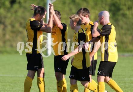 Fussball 1. Klasse D. Griffen gegen St. Margareten/Ros. Torjubel Sandro Philipp Seifried (Griffen). Griffen, am 12.9.2015.
Foto: Kuess
---
pressefotos, pressefotografie, kuess, qs, qspictures, sport, bild, bilder, bilddatenbank