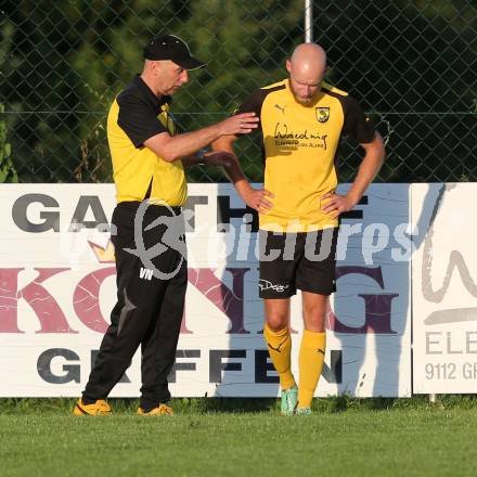 Fussball 1. Klasse D. Griffen gegen St. Margareten/Ros. Trainer Nevenko Vasiljevic, Andreas Rapatz (Griffen). Griffen, am 12.9.2015.
Foto: Kuess
---
pressefotos, pressefotografie, kuess, qs, qspictures, sport, bild, bilder, bilddatenbank