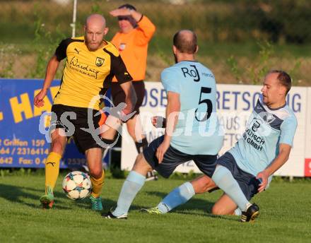 Fussball 1. Klasse D. Griffen gegen St. Margareten/Ros. Andreas Rapatz,  (Griffen), Hannes Doujak (St. Margareten). Griffen, am 12.9.2015.
Foto: Kuess
---
pressefotos, pressefotografie, kuess, qs, qspictures, sport, bild, bilder, bilddatenbank