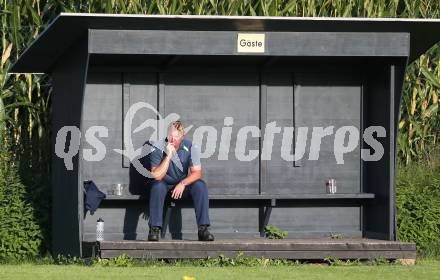 Fussball 1. Klasse D. Griffen gegen St. Margareten/Ros. Trainer Christian Anton Fellner (St. Margareten). Griffen, am 12.9.2015.
Foto: Kuess
---
pressefotos, pressefotografie, kuess, qs, qspictures, sport, bild, bilder, bilddatenbank