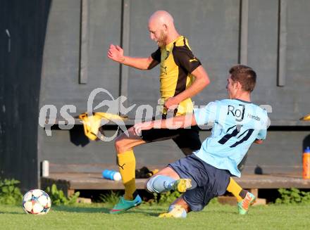 Fussball 1. Klasse D. Griffen gegen St. Margareten/Ros. Andreas Rapatz, (Griffen), Hannes Esterle  (St. Margareten). Griffen, am 12.9.2015.
Foto: Kuess
---
pressefotos, pressefotografie, kuess, qs, qspictures, sport, bild, bilder, bilddatenbank